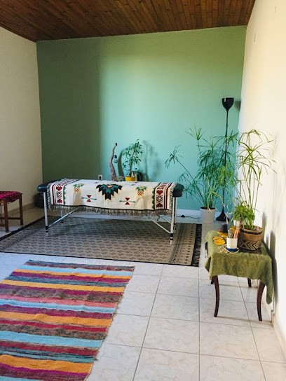 Sarah Szeps Osteopath D.o Professeure De Yoga, Ostéopathe à Saint-Vincent-de-Barrès