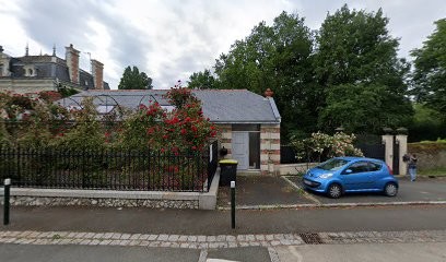 Bourbon Claudie, Ostéopathe à Feneu