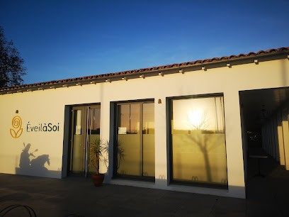 Ostéopathe Audrey Pereira et sa collaboratrice Julie Colleu au Centre Eveil à Soi, Ostéopathe au Bois-Plage-en-Ré