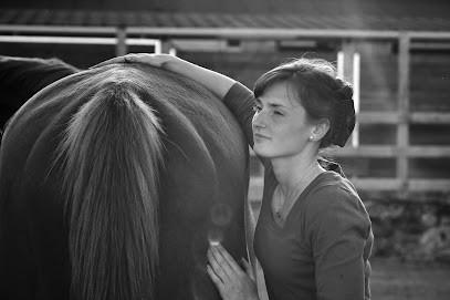 Séléna Correia - Ostéopathe Animalier, Ostéopathe à Villepinte