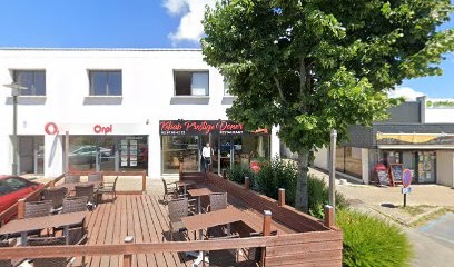 Esther Bourne, Ostéopathe à Séné