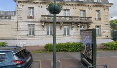 Ruffi de Ponteves Cyrille, Ostéopathe à Étampes