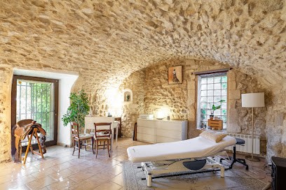 Bénédicte DUHAMEL, Noëlie FIGUE, Arthur POITEVIN Ostéopathes D.O, Ostéopathe à Mollégès