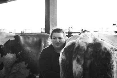 Tihy Laure - Osteopathe Animalier - Bovin / Equin, Ostéopathe à Longueville