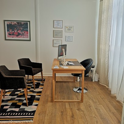 Guerrini Chrystel, Do Cruzeiro Amandio, Ostéopathe à Guyancourt