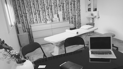 Alexia Arat Ostéopathe à Saint-André-de-la-Roche, Ostéopathe à Saint-André-de-la-Roche