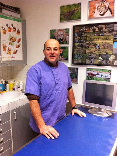 Gilles BOTBOL Ostéopathe Animaux. Chiens Chats Chevaux Bovins, Ostéopathe à Douchy-Montcorbon