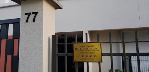 Emine Hakan, Ostéopathe à Montfermeil