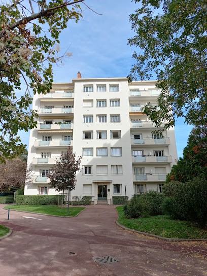 Cholet Geordie Ostéopathe, Ostéopathe à Tassin-la-Demi-Lune