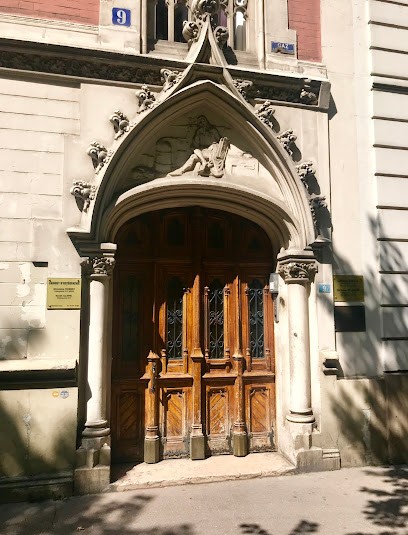 Hortense Bellosta Ostéopathe, Ostéopathe à Paris 12