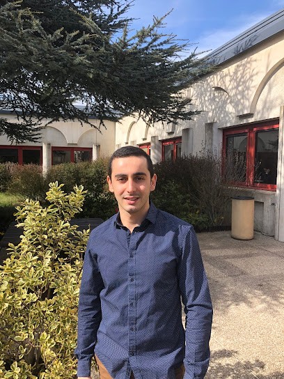 Adam Mat, Ostéopathe à Trie-Château