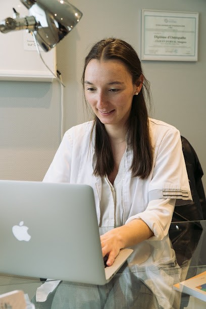 Margaux CLOUET D'ORVAL - Ostéopathe D.O.F, Ostéopathe à Jouy-en-Josas