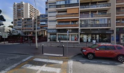 Ostéopathe Nabarawi Sarah, Ostéopathe au Cannet