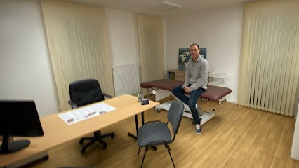 Neil Maidment Ostéopathe D.O, Ostéopathe à Henvic