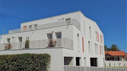 Marianne Labatte | Ostéopathe Biarritz | Thérapeutique Bain Bébé Ostéopathe à Biarritz