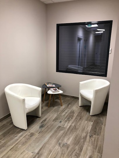 Karen Roussel - Ostéopathe D.O., Ostéopathe à Bû