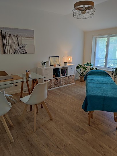 Océane De Moras - Ostéopathie Somato-émotionnelle, Endométriose Et Massage Bien-être, Ostéopathe à Pierreclos