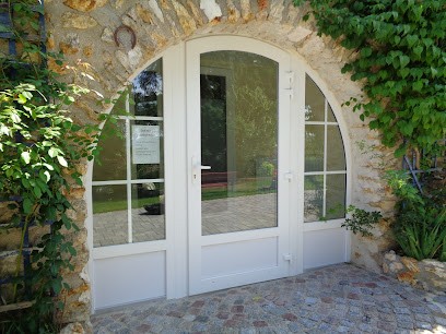 Orianne Helaine Ostéopathe Triel Sur Seine. Du Nourrisson à L'adulte, Femme Enceinte, Ostéopathe à Triel-sur-Seine