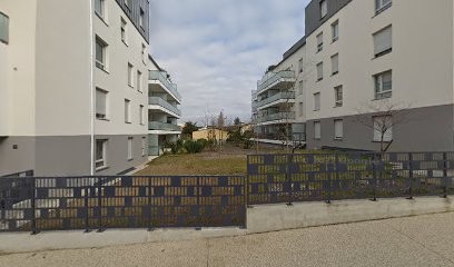 Fanny BAILLY Ostéopathe Et Monitrice De Portage Des Bébés, Ostéopathe à Saint-Priest